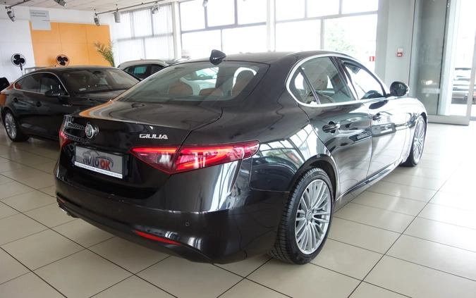 Alfa Romeo Giulia cena 78900 przebieg: 90190, rok produkcji 2016 z Maków Podhalański małe 211